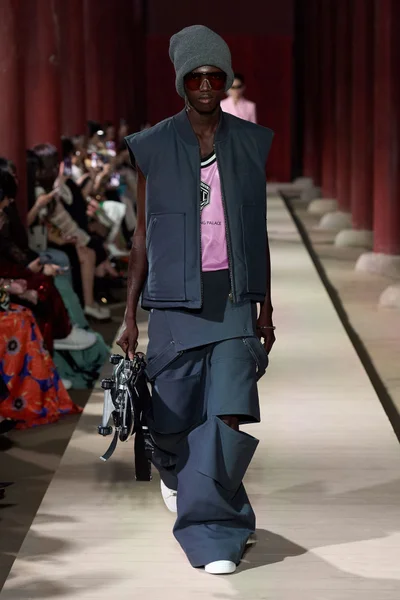 Look 19